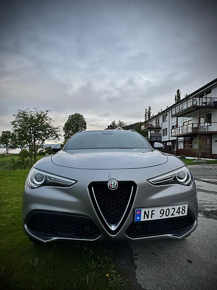 Alfa Romeo Stelvio 4 of 5