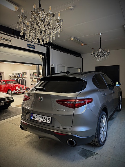 Alfa Romeo Stelvio 5 of 5