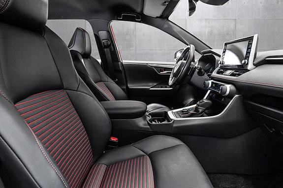 Toyota RAV4 Plug-in Hybrid 26 of 27