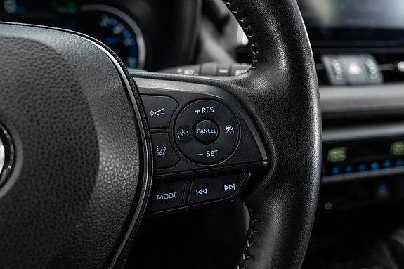 Toyota RAV4 Plug-in Hybrid 16 of 27