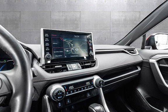 Toyota RAV4 Plug-in Hybrid 18 of 27