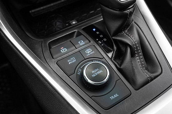 Toyota RAV4 Plug-in Hybrid 19 of 27