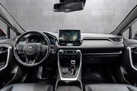 Toyota RAV4 Plug-in Hybrid 13 of 27