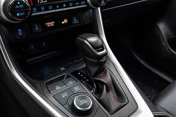 Toyota RAV4 Plug-in Hybrid 11 of 27