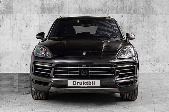 Porsche Cayenne 3 of 5
