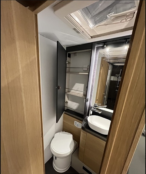 Adria NY PRIS.  Matrix Plus 670 SL. AC i bodel, luft bakaksel, solcelle,lithium. 24 of 30