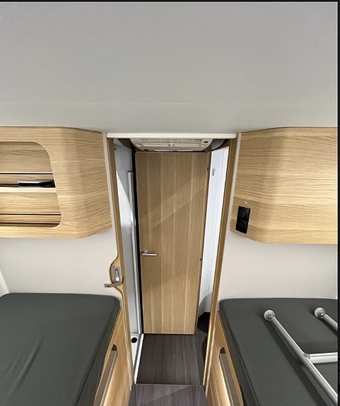 Adria NY PRIS.  Matrix Plus 670 SL. AC i bodel, luft bakaksel, solcelle,lithium. 27 of 30