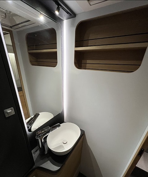 Adria NY PRIS.  Matrix Plus 670 SL. AC i bodel, luft bakaksel, solcelle,lithium. 25 of 30