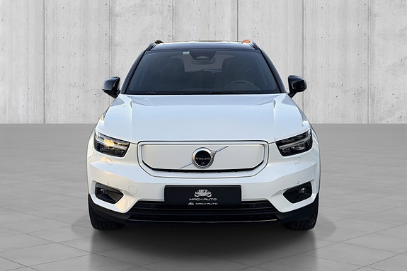 Volvo XC40 2 of 5