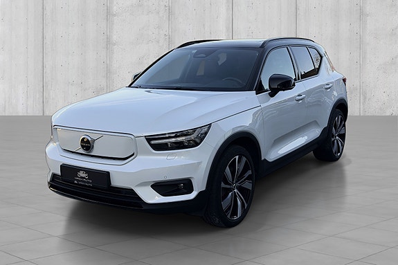 Volvo XC40 3 of 5