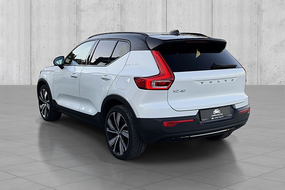 Volvo XC40 4 of 5