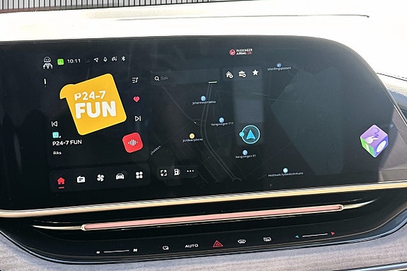 15,5" digital skjerm med integrert navigasjonssystem