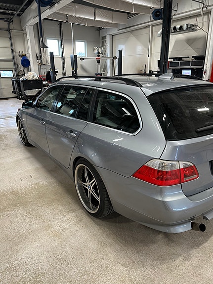 BMW 525d 3 of 5