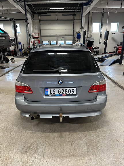 BMW 525d 2 of 5