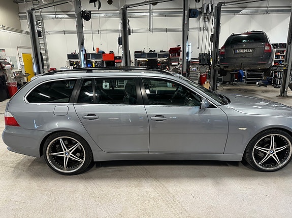 BMW 525d 4 of 5