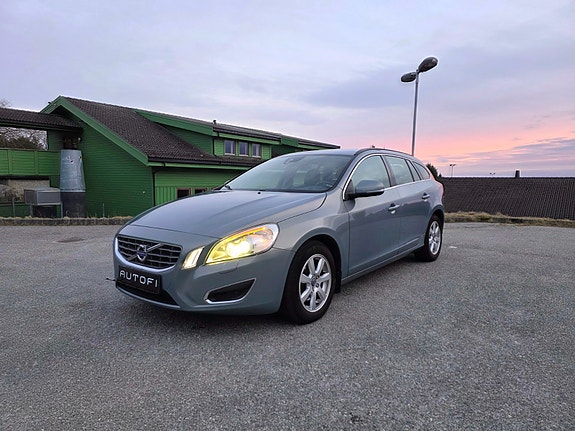 Volvo V60 2 of 14