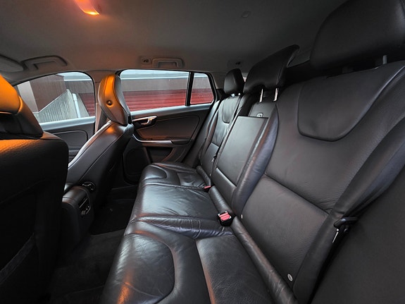 Volvo V60 12 of 14