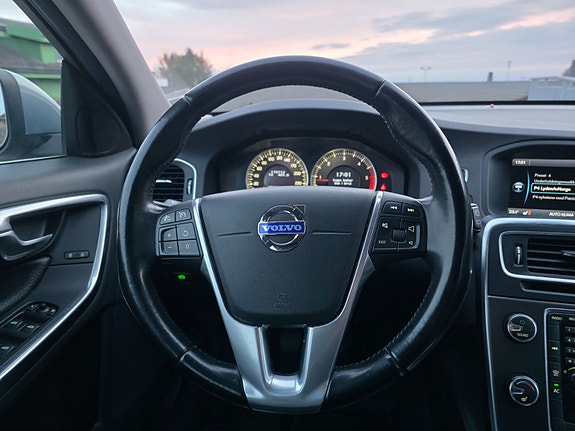 Volvo V60 8 of 14