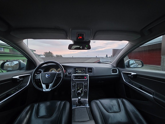 Volvo V60 6 of 14