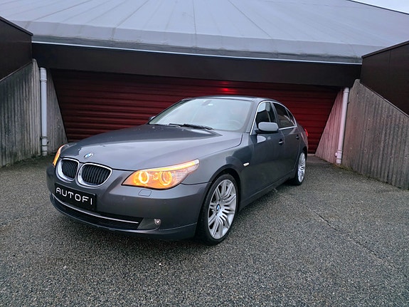 BMW 520d 2 of 17