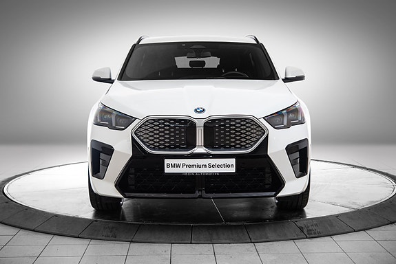 BMW iX2 8 of 26