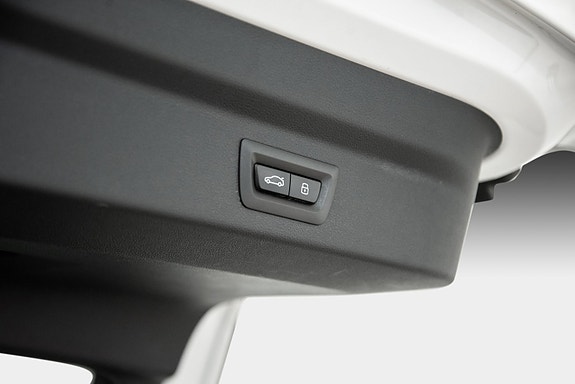 BMW iX2 25 of 26