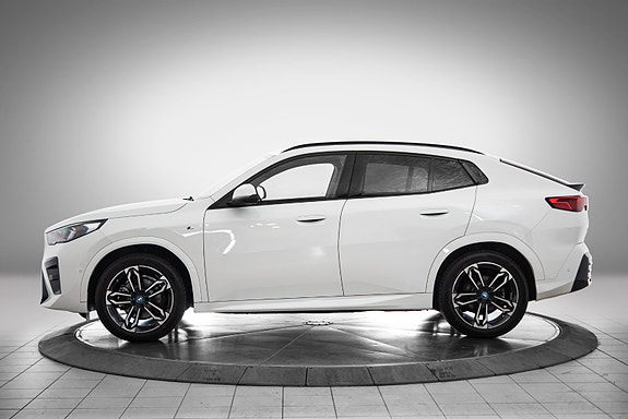BMW iX2 2 of 26