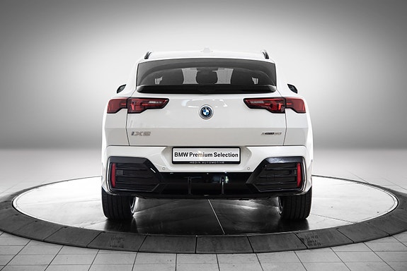 BMW iX2 4 of 26