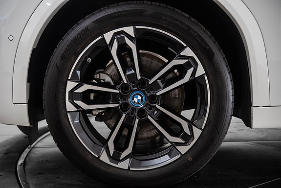 BMW iX2 10 of 26