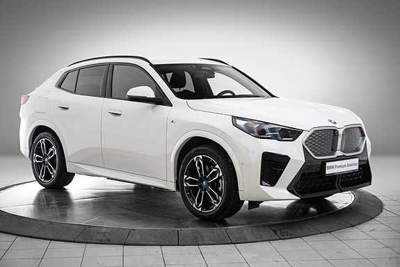 BMW iX2 7 of 26