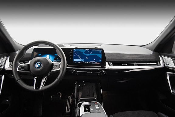 BMW iX2 16 of 26