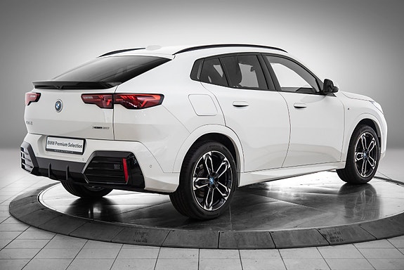 BMW iX2 5 of 26