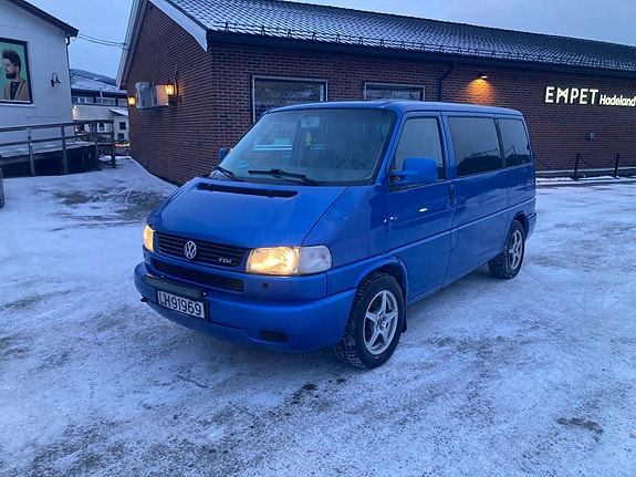Volkswagen Caravelle 2 of 5