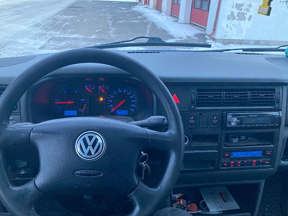 Volkswagen Caravelle 5 of 5