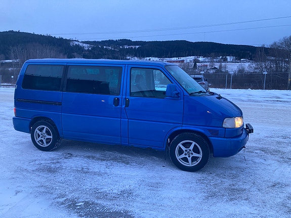 Volkswagen Caravelle 4 of 5