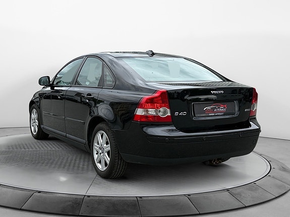 Volvo S40 3 of 5