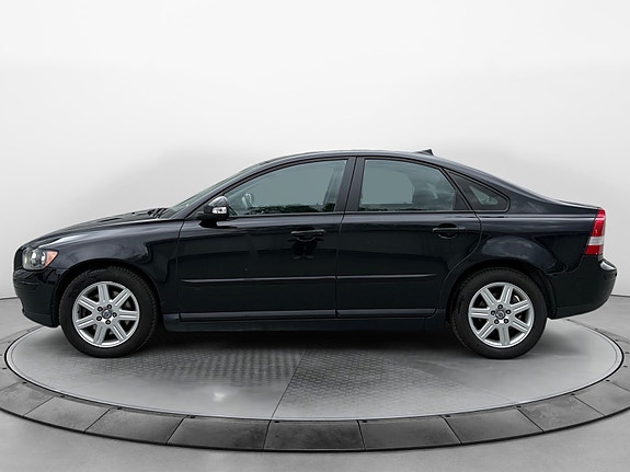Volvo S40 2 of 5