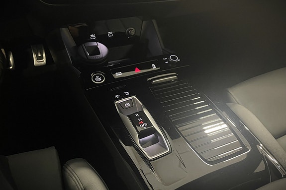 Audi Q6 e-tron 25 of 30