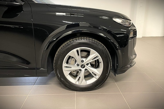 Audi Q6 e-tron 5 of 30