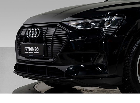 Audi e-tron 2 of 5