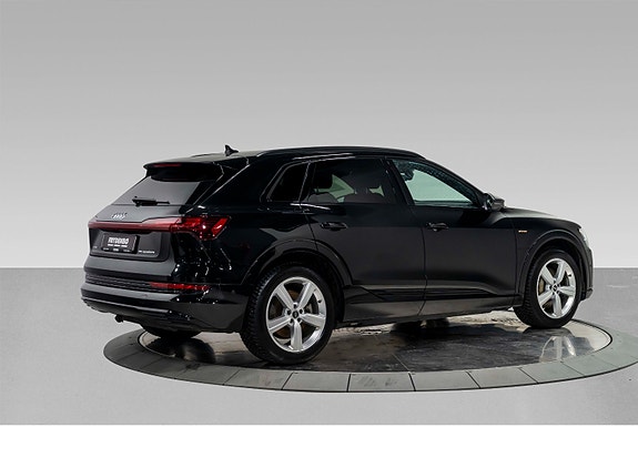 Audi e-tron 5 of 5