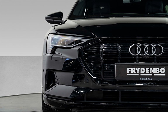 Audi e-tron 3 of 5