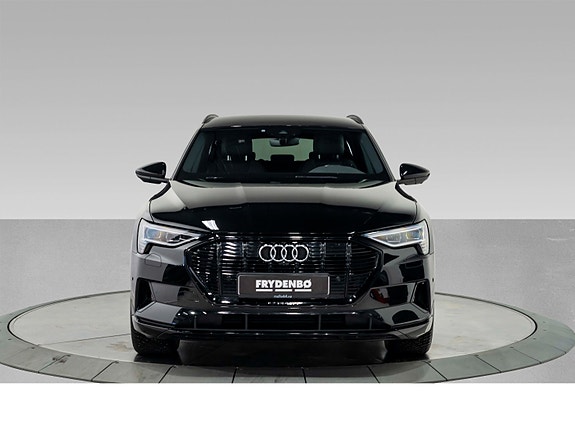 Audi e-tron 4 of 5