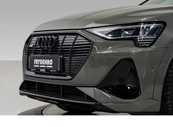 Audi e-tron 2 of 5