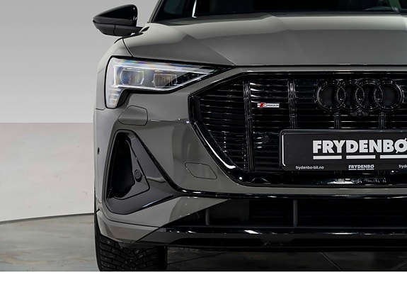 Audi e-tron 3 of 5