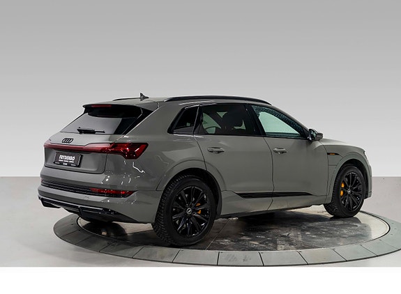 Audi e-tron 5 of 5