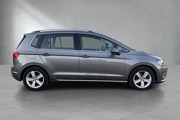 Volkswagen Golf Sportsvan 3 of 5