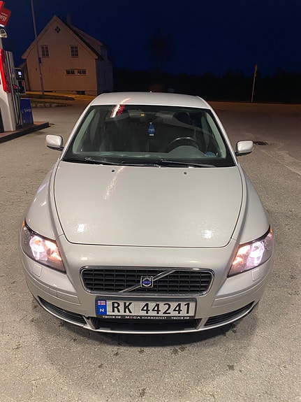 Volvo S40 3 of 5