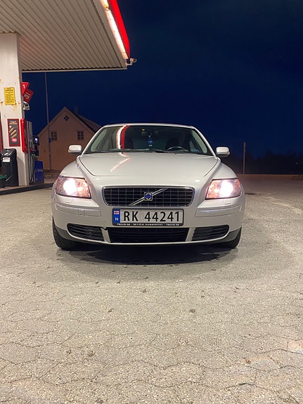 Volvo S40 2 of 5