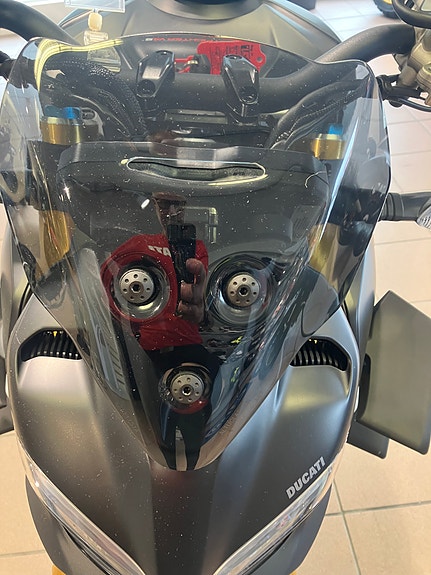 Ducati Streetfighter V4 S 7 of 9